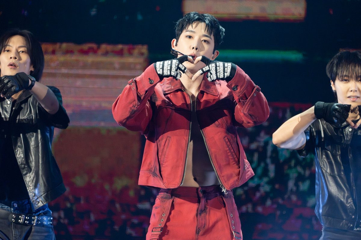 AllstateArena's tweet photo. 🔥 Check out these stunning pics of Wonho rocking the stage at last night’s Jingle Ball! 🎤💪✨ He brought the heat and stole the show! 🎶🙌 Who’s ready for more? #JingleBall #Wonho #KPopVibes 💫🎉 https://t.co/87HM1mdKfG