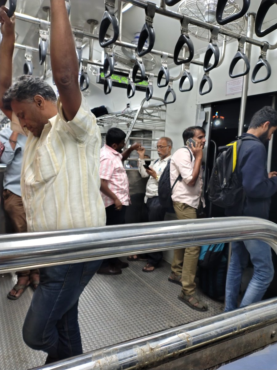 puneethn038's tweet photo. Respected @VSOMANNA_BJP sir
Kindly consider increasing the number of compartments on the night special Memu train from Yeshwantpur to Tumkur(7:50 pm to 9:10 pm). It is challenging to find seats, and more capacity would greatly help passengers.Thank you for your support. https://t.co/I2jSyR92I5
