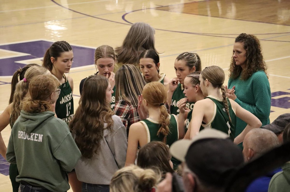 Lost to tough one on Friday to RV 19-35. Scoring lead by Chesnea Cochren with 11 pts and rebounding by Lakota Hewitt with 7. On the road to Troy today 🏀