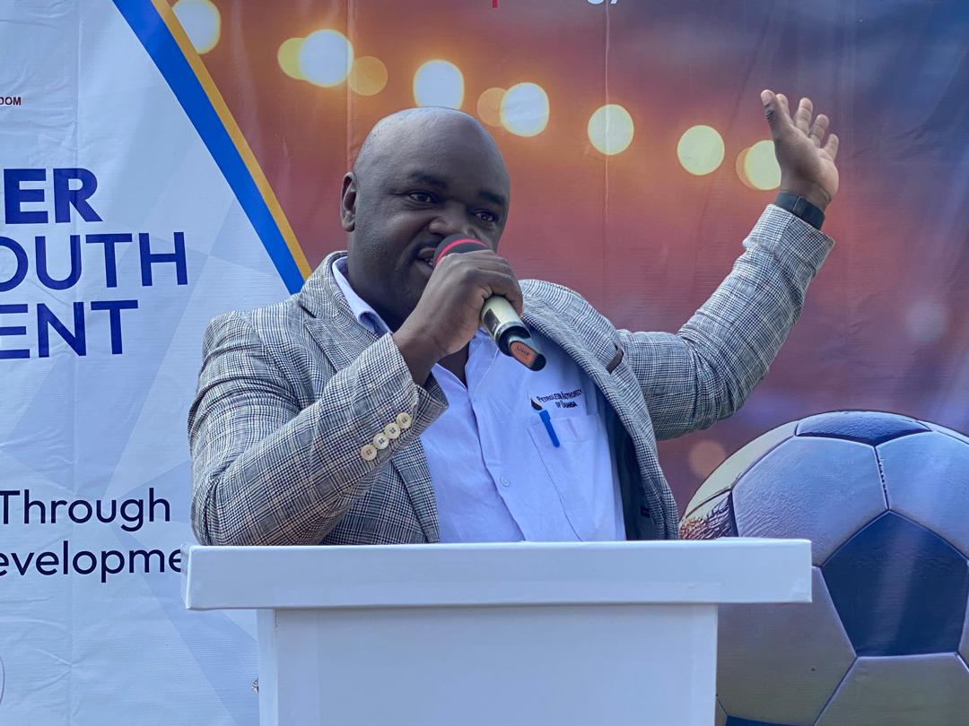 KabalegaOldBoys's tweet photo. Amasaza Cup 2024 kicks off! Old Boy Salongo @mugsamu , Kassoba Sacco Chairman, encourages Bunyoro youth to explore valuable opportunities. Big thanks to @CNOOCUgandaLtd for empowering local talent #AmasazaCup2024 #EmpoweringYouth #CNOOC https://t.co/yTyEUtUjfT