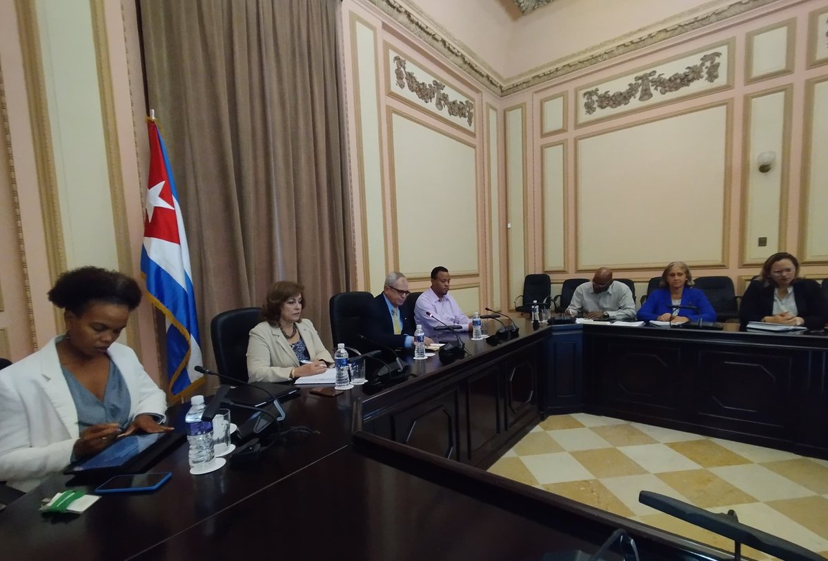 AsambleaCuba's tweet photo. Sostiene Homero Acosta @HomeroAcostaA, secretario de @AsambleaCuba🇨🇺, intercambio virtual con György Such,director general de la Asamblea Nacional de #Hungría🇭🇺

✅️Ambas partes dan seguimiento a implementación del acuerdo de cooperación suscrito entre ambos órganos legislativos https://t.co/kBtzSPgCcg
