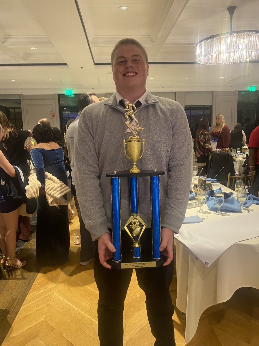 festa_jimmy's tweet photo. Thankful to be named team MVP! Thank you to Coach Bettencourt and the rest of the Peabody staff!! ⚪️🔵
@peabodyvarsity https://t.co/d1LJTazx8N