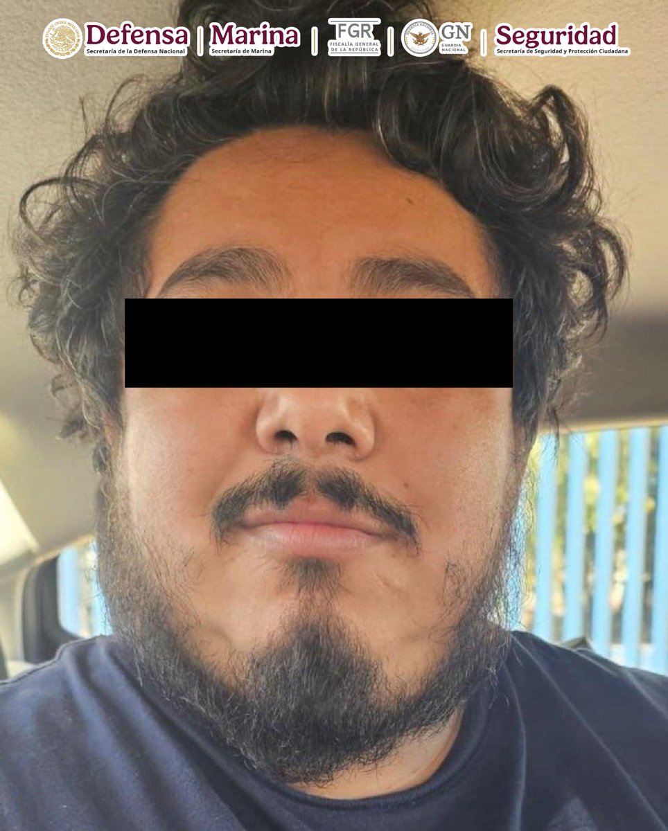 OHarfuch's tweet photo. Tras labores de investigación y acciones operativas para disminuir la violencia en Culiacán, el gabinete de seguridad @SEDENAmx , @SEMAR_mx , @FGRMexico, @GN_MEXICO_  y  @SSPCMexico, a través del CNI detuvieron a  Paul "N". y Karla "N"., integrantes de un grupo delictivo que realizaba actos violentos con explosivos y homicidios. Ambos cuentan con órdenes de aprehensión obtenidas por FGR; se tiene conocimiento que participaron en enfrentamientos y bloqueos.