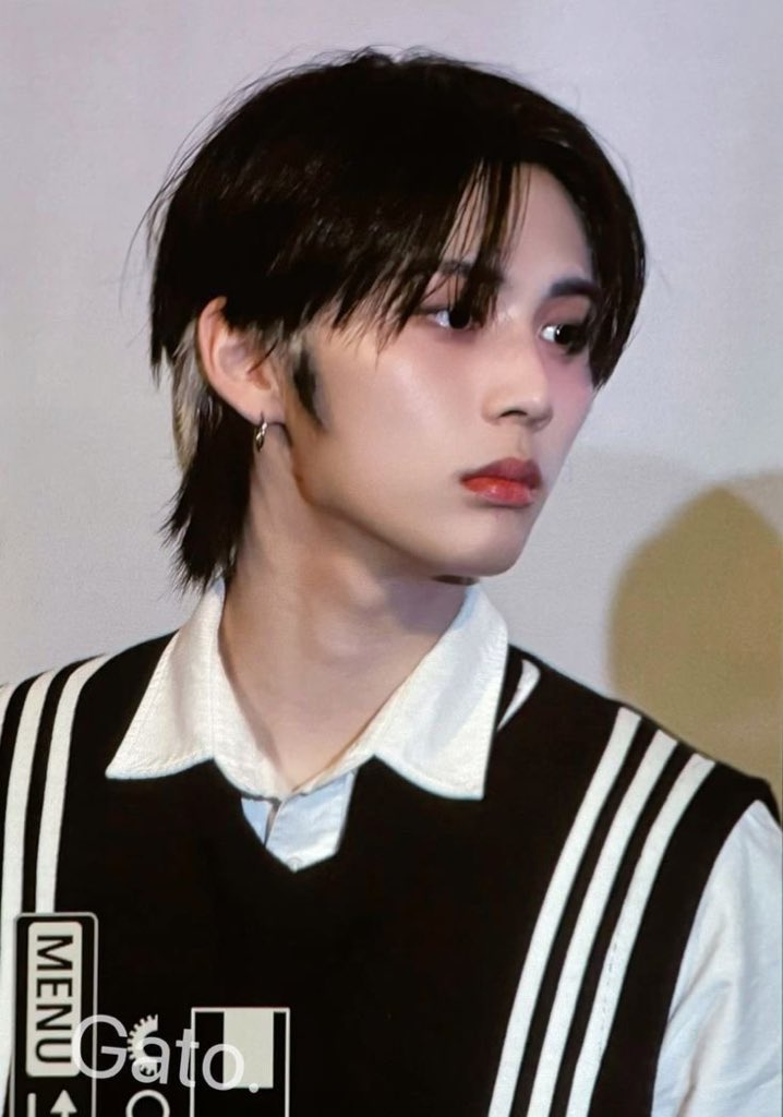 taesanvi's tweet image. han taesan with his oreo hair