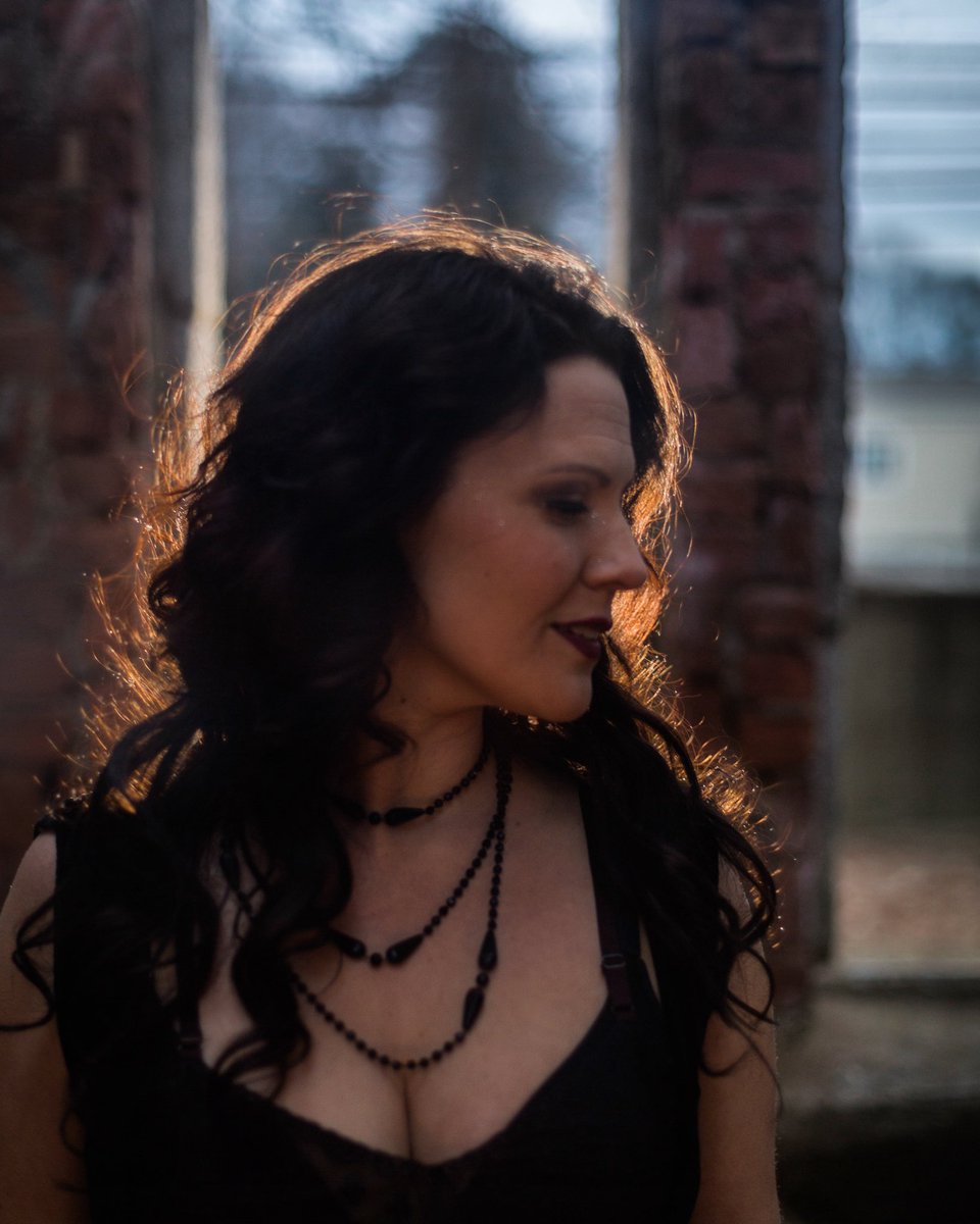 Laura Meade tweet media