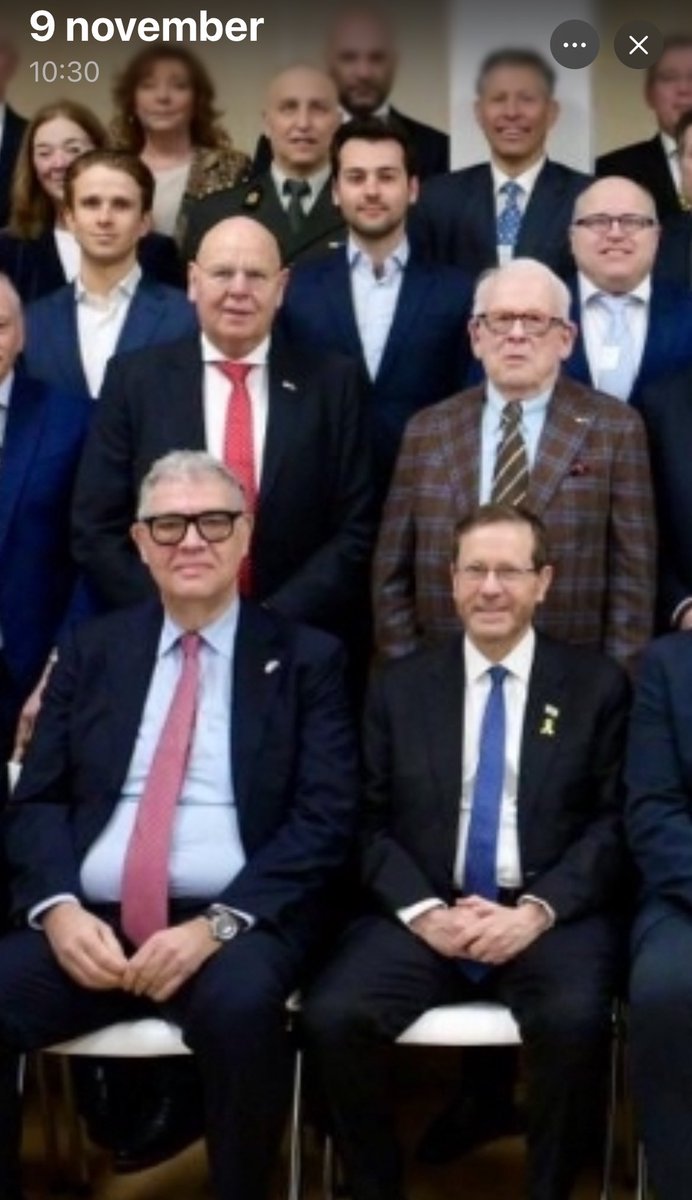 Radlab72's tweet photo. Links zie je Hertzberger tevreden lachen met genocidair Herzog toen de lobby #Halsema in de problemen bracht met zijn bezoek aan het #Holocaustmuseum op 10 maart. Rechts tevreden lachend met ADL leugenaar Greenblatt na het valse pogrom verhaal n.a.v. geweld tegen #Macabbi fans 👇 https://t.co/BahbqcGR6u