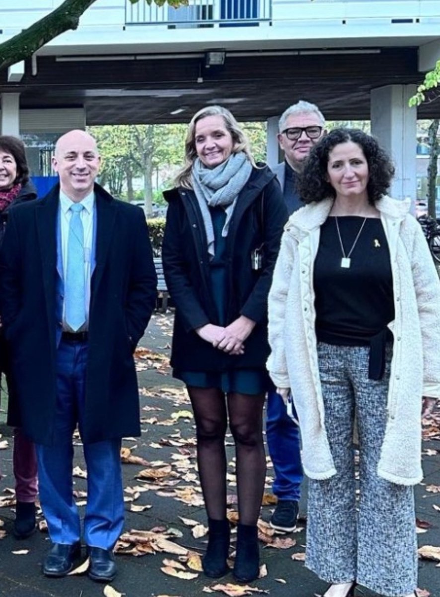 Radlab72's tweet photo. Links zie je Hertzberger tevreden lachen met genocidair Herzog toen de lobby #Halsema in de problemen bracht met zijn bezoek aan het #Holocaustmuseum op 10 maart. Rechts tevreden lachend met ADL leugenaar Greenblatt na het valse pogrom verhaal n.a.v. geweld tegen #Macabbi fans 👇 https://t.co/BahbqcGR6u