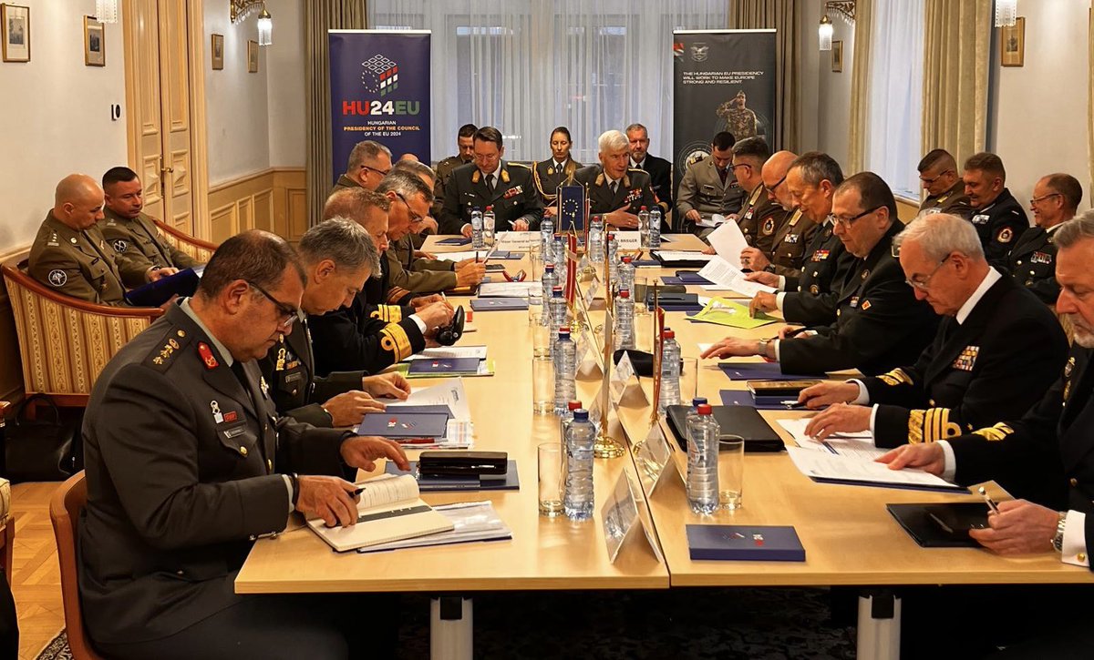 Fruitful exchange of experience between presidency Trios. ES 🇪🇸, BE 🇧🇪, HU 🇭🇺 discussed the lessons learned and the way ahead with PL 🇵🇱, DK 🇩🇰, CY 🇨🇾 to ensure continuity and do even more and better for #EUDefence.