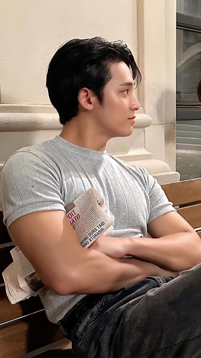filmsww's tweet photo. I need a chest to lean on. https://t.co/erkdtFuDkR