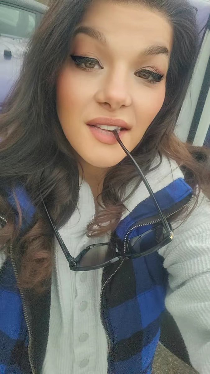 Betty1Eviil's tweet photo. Happy Tuesday, cuties ๐New day, new vibes โจ๏ธ You're girl fell asleep watching Twilight last night. Dreaming of vampires and glitter ๐คฃ๐คฃ๐ I hope your day is poppin and the vibes are bootylicisous ๐๐คช
#morningmotivation #fitgirls #bigirlsofinstagram #gamergirls #NaughTee https://t.co/1TukoPjzJd