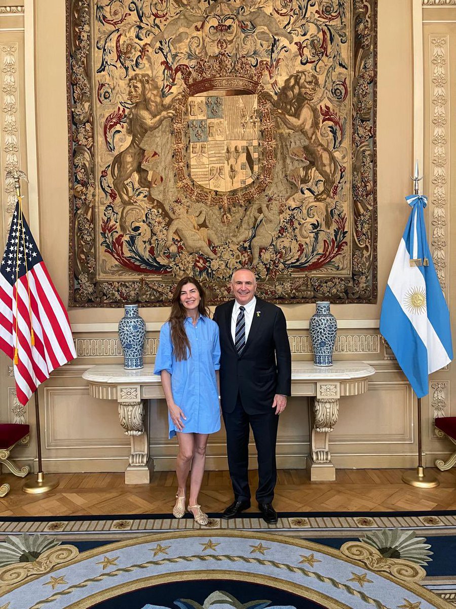 Gracias <a href="/USAmbassadorARG/">Embajador Peter Lamelas</a> por la oportunidad para dialogar sobre los esfuerzos conjuntos en nuestros países para promover los valores democráticos que compartimos. 

Gracias a usted y a su equipo por su enorme compromiso con el #NorteArgentino 🇦🇷🇺🇸 #IVLP <a href="/EmbajadaEEUUarg/">Embajada de EEUU en Argentina</a>