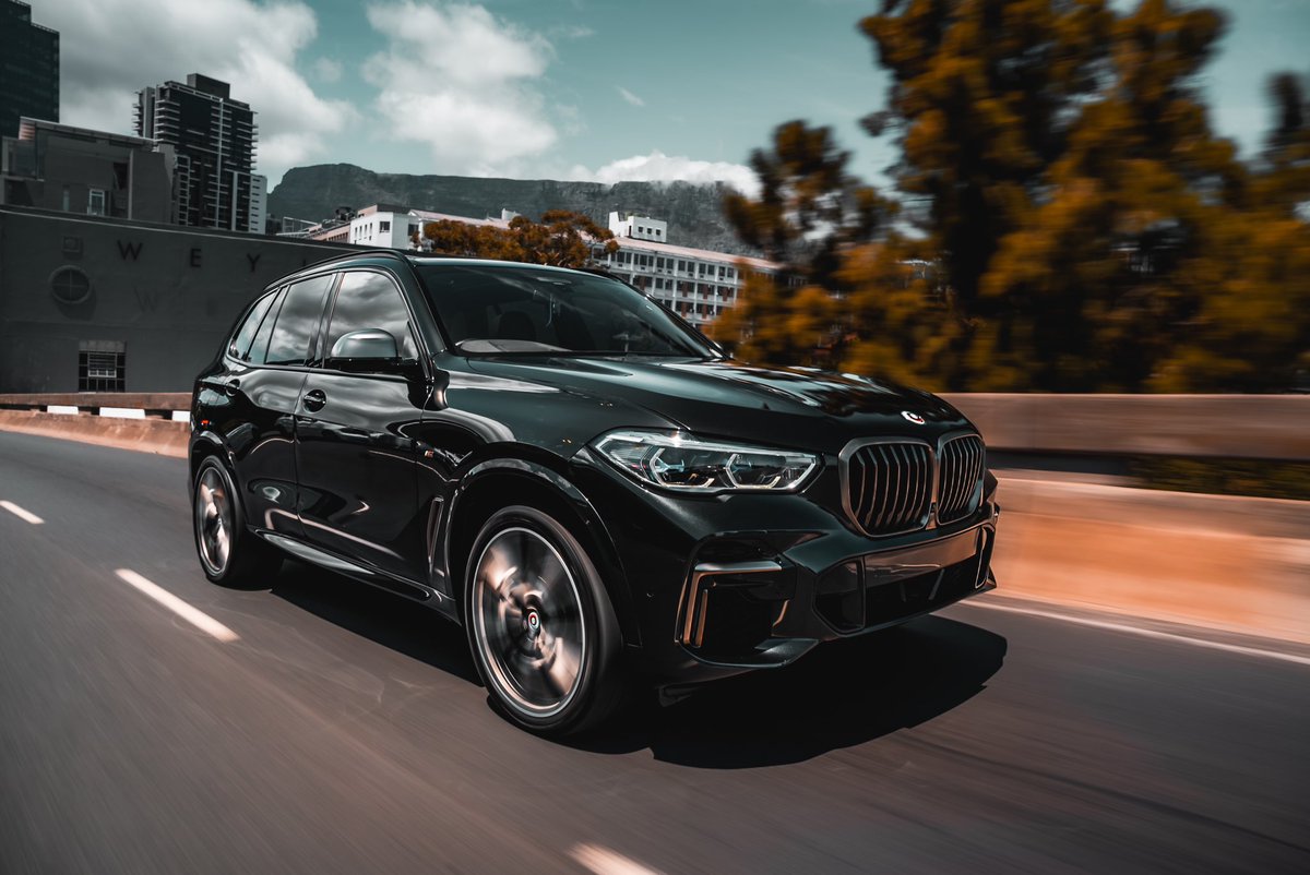 AutoVelvetCPT's tweet image. This 2023 BMW X5 came in to the studio looking silver and not black. Reason for this was that her paint finish was scratched and swirled beyond imagination. 
We strapped in at Auto Velvet and did a 4 day Master Detail on this vehicle. She came out looking absolutely perfect. And…