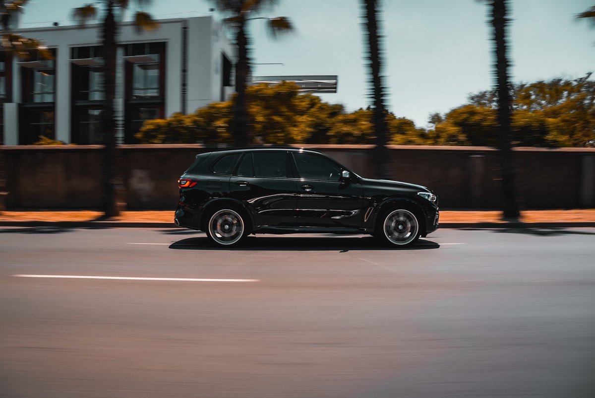 AutoVelvetCPT's tweet image. This 2023 BMW X5 came in to the studio looking silver and not black. Reason for this was that her paint finish was scratched and swirled beyond imagination. 
We strapped in at Auto Velvet and did a 4 day Master Detail on this vehicle. She came out looking absolutely perfect. And…