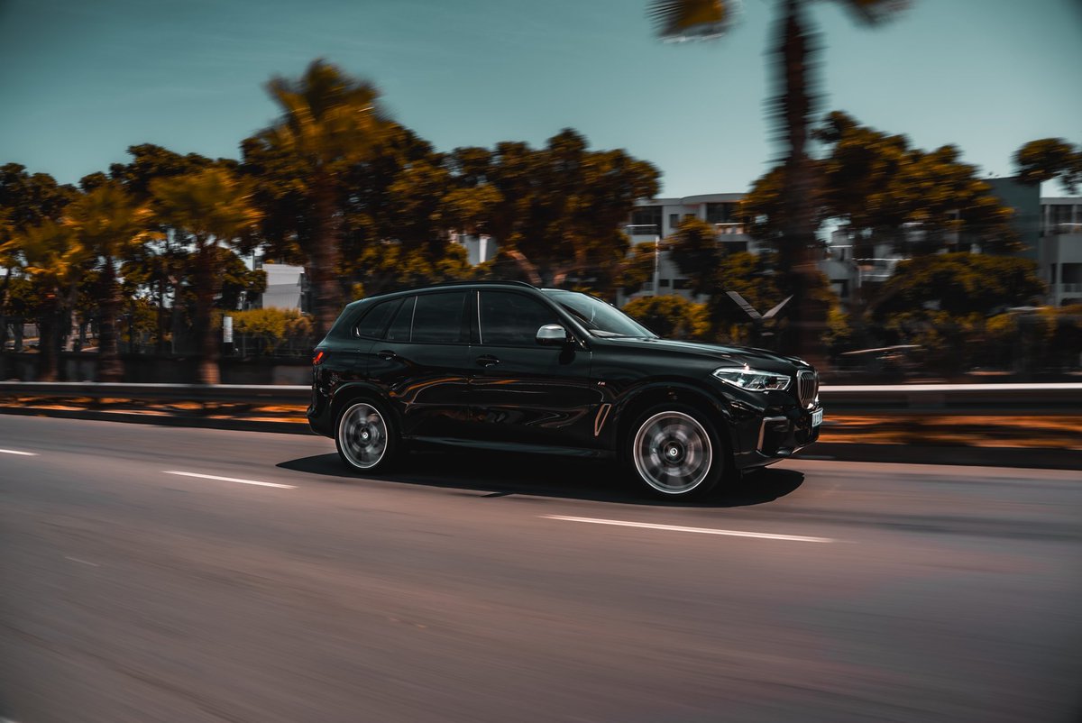 AutoVelvetCPT's tweet image. This 2023 BMW X5 came in to the studio looking silver and not black. Reason for this was that her paint finish was scratched and swirled beyond imagination. 
We strapped in at Auto Velvet and did a 4 day Master Detail on this vehicle. She came out looking absolutely perfect. And…