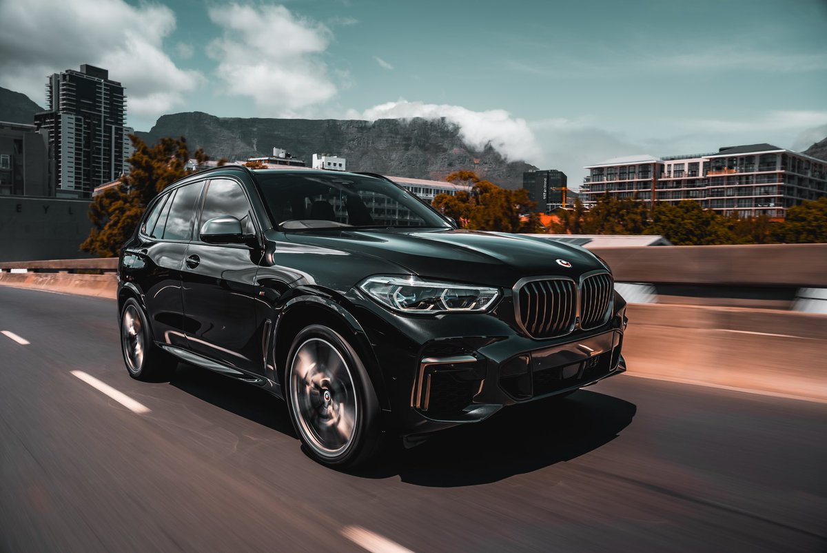 AutoVelvetCPT's tweet image. This 2023 BMW X5 came in to the studio looking silver and not black. Reason for this was that her paint finish was scratched and swirled beyond imagination. 
We strapped in at Auto Velvet and did a 4 day Master Detail on this vehicle. She came out looking absolutely perfect. And…