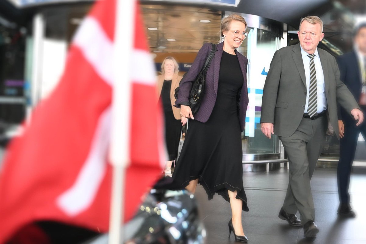 DKAMBinMalaysia's tweet photo. Selamat datang ke Malaysia @larsloekke! My team and I are very honoured to welcome you in KL! Testimony to even stronger relationship between Denmark and Malaysia 🇩🇰🤝🇲🇾 https://t.co/FyVbMnnsYD