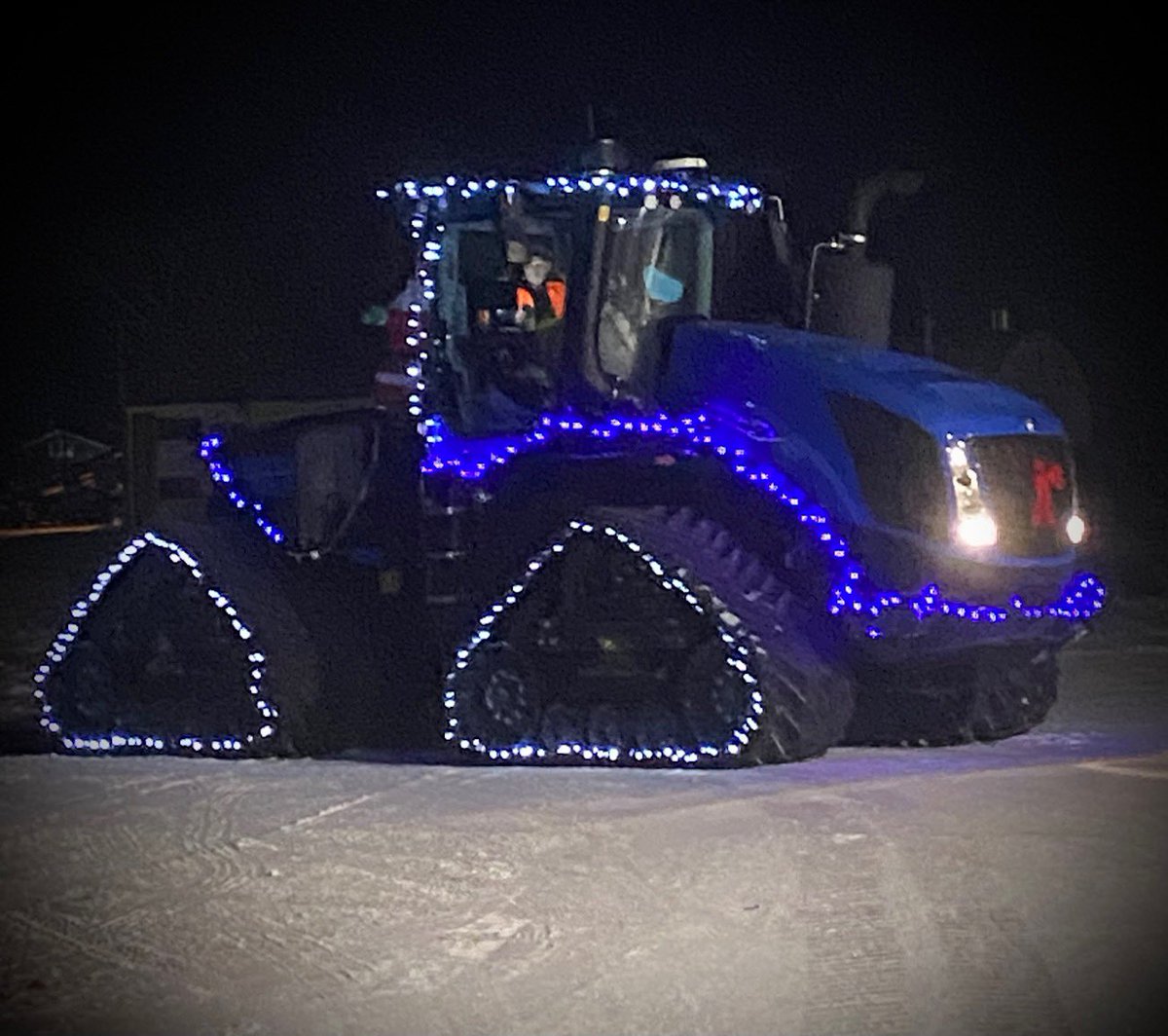 mazergroup's tweet photo. Santa was riding in style in Killarney!🎅🏻 We had a great time at the Killarney Santa Parade on Friday. Thanks to everyone who came out. It was a fun night!

#hohoho #santaparade #mazergroup #newholland https://t.co/0TgHamGiYd