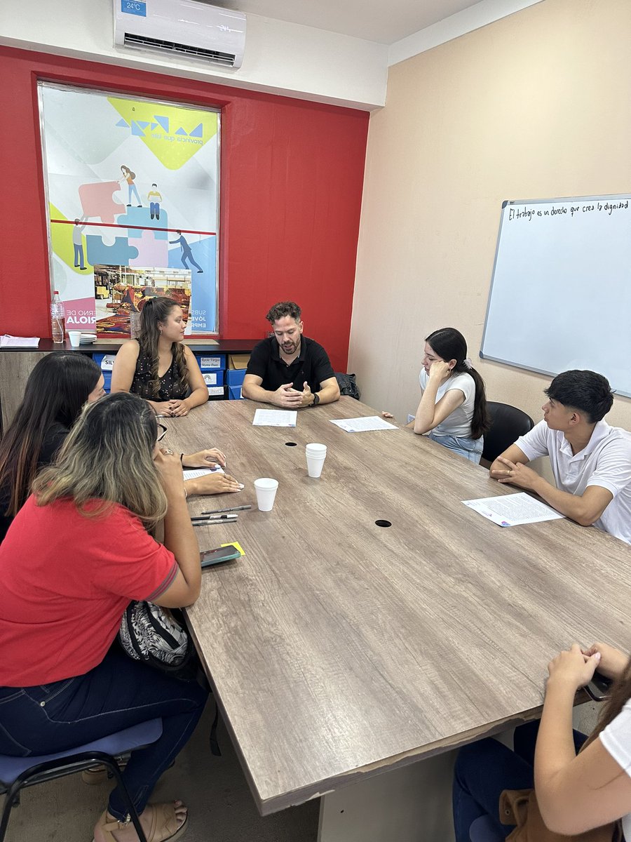 GonzaloBecerraD's tweet photo. ¡Gran noticia! 🎉 Hemos gestionado créditos para Valentina, Mayra, Daniel, brisa e Ignacio, emprendedores que están cumpliendo sus sueños de empleo independiente. 💪✨ ¡Juntos impulsamos el talento y la innovación #SueñosCumplidos @QuintelaRicardo https://t.co/9aTiN7ZL1D