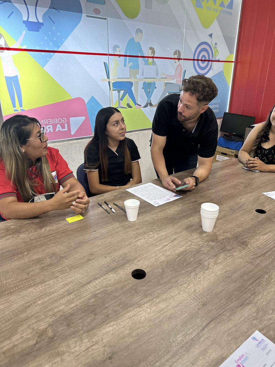 GonzaloBecerraD's tweet photo. ¡Gran noticia! 🎉 Hemos gestionado créditos para Valentina, Mayra, Daniel, brisa e Ignacio, emprendedores que están cumpliendo sus sueños de empleo independiente. 💪✨ ¡Juntos impulsamos el talento y la innovación #SueñosCumplidos @QuintelaRicardo https://t.co/9aTiN7ZL1D