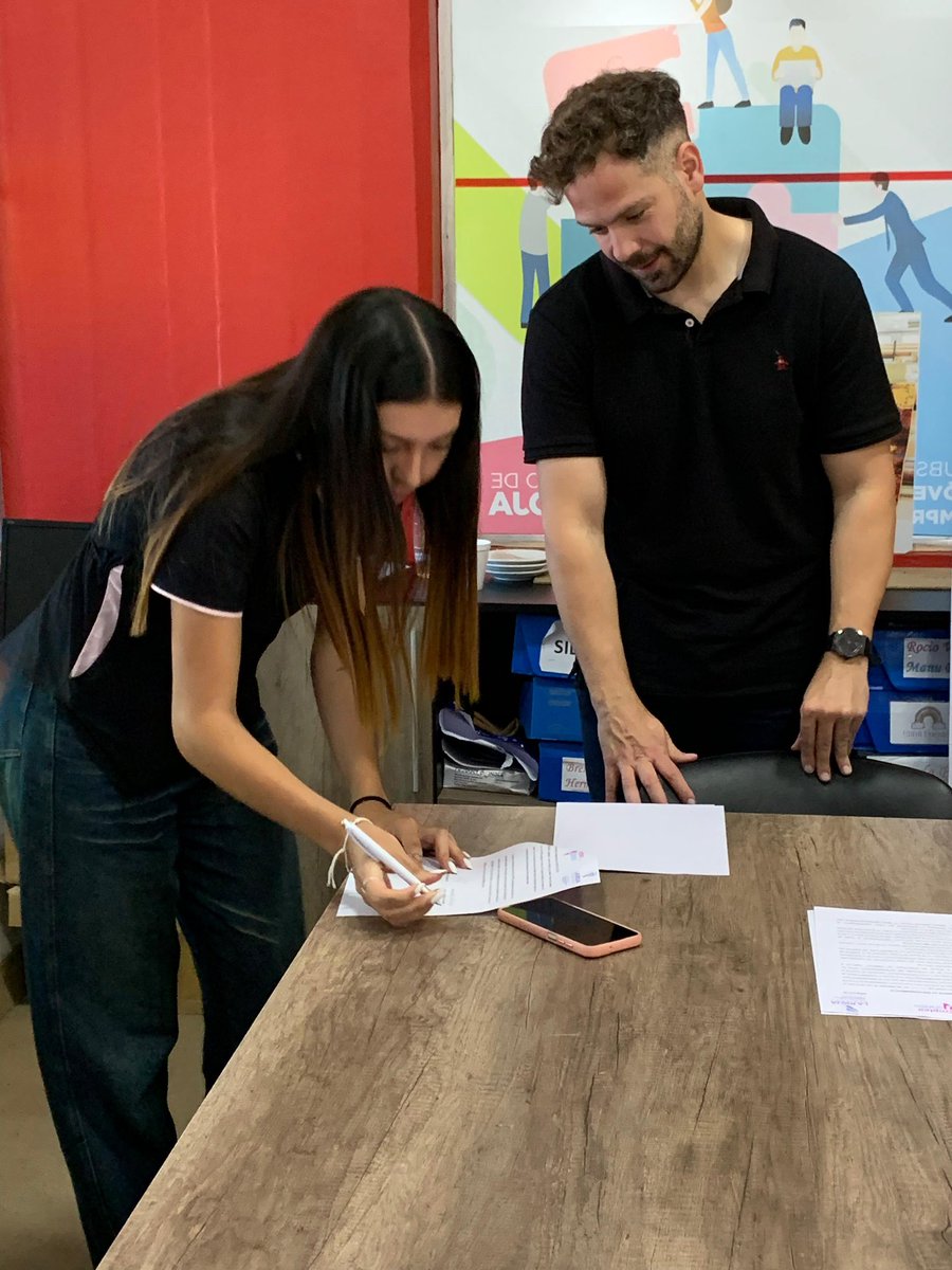 GonzaloBecerraD's tweet photo. ¡Gran noticia! 🎉 Hemos gestionado créditos para Valentina, Mayra, Daniel, brisa e Ignacio, emprendedores que están cumpliendo sus sueños de empleo independiente. 💪✨ ¡Juntos impulsamos el talento y la innovación #SueñosCumplidos @QuintelaRicardo https://t.co/9aTiN7ZL1D
