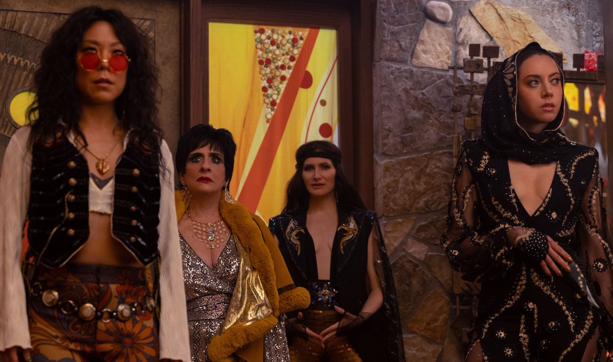 ScarletWitchUpd's tweet image. #AgathaAllAlong has been nominated for Best Period and/or Character Make-Up at the 12th Annual Make-Up Artists &amp;amp; Hair Stylists Guild Award. 

Make-up team: Vasilios Tanis, Erin LeBre, Tana Medina, Amanda Sprunger, and Addison Foreman.