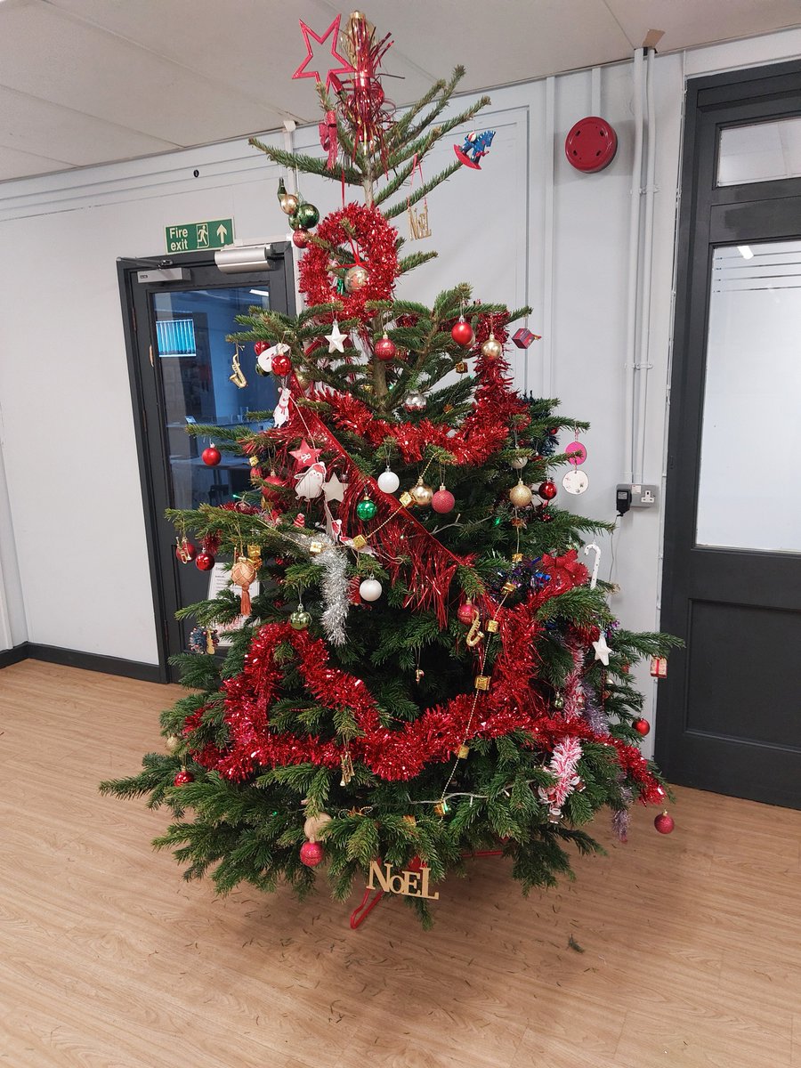 AcademyBarnes's tweet photo. Look at our lovely Christmas tree, which has been decorated by our learners. We're definitely feeling festive on our Trinity Campus! 🎄 ☃️ ❄️

#safe #character #ThisIsAP #TDETTransformation https://t.co/DKNmxY1drV