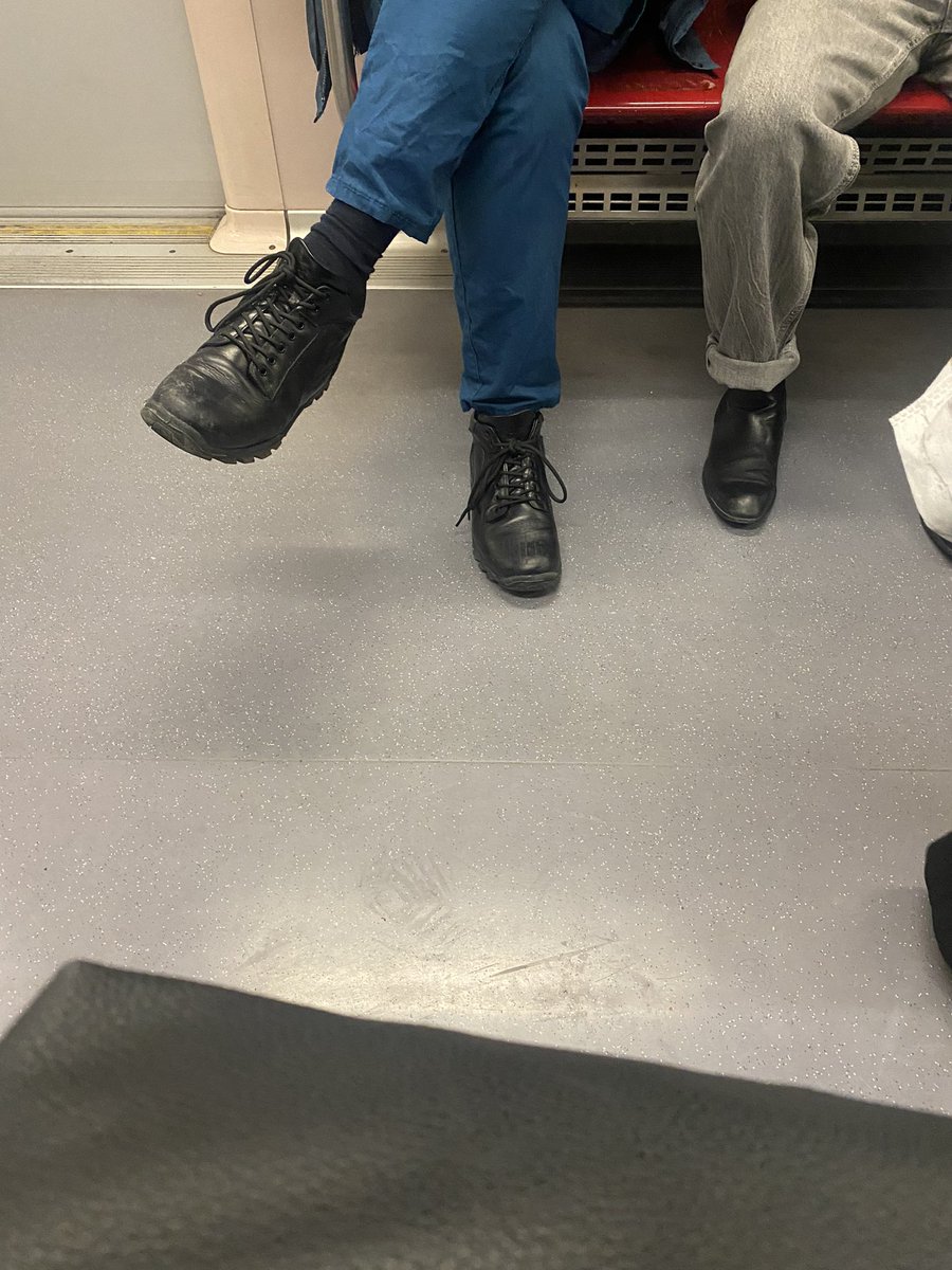 aurbeo's tweet photo. metroda oturuyorum ilk defa😎 https://t.co/w8xlzi6oYy