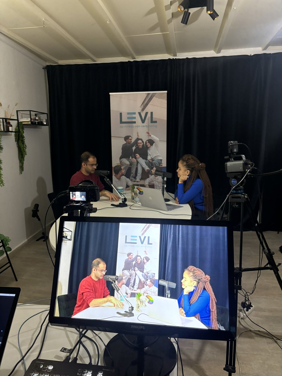 Binnenkort: #LEVLtalks 🎙️ een podcastreeks met interessante onderwerpen, experten en ervaringsdeskundigen rond thema's zoals gelijke onderwijskansen, participatie van nieuwkomers, ondernemerschap en meer! Op de hoogte blijven? Check onze kanalen voor nieuws rond de release👀