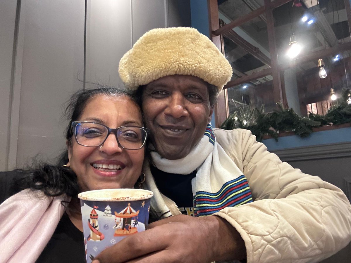 lemn sissay OBE FRSL (@lemnsissay) on Twitter photo Quick trip to Manchester to see my good friend <a href="/SohalParvinder/">parvinder sohal</a> and sign cards for The Manchester Christmas Dinner hosts.
<a href="/McrXmasDinner/">McrChristmas Dinner</a>
<a href="/GoldFSF/">The Gold from the Stone Foundation</a> Quick trip to Manchester to see my good friend <a href="/SohalParvinder/">parvinder sohal</a> and sign cards for The Manchester Christmas Dinner hosts.
<a href="/McrXmasDinner/">McrChristmas Dinner</a>
<a href="/GoldFSF/">The Gold from the Stone Foundation</a>