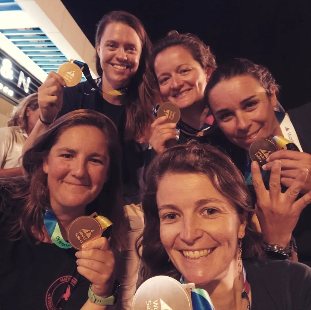 Quatrième titre mondial de match-racing pour les Françaises : l’or leur va si bien ! letelegramme.fr/sports/voile/q… via <a href="/LeTelegramme/">Le Télégramme</a> <a href="/FFVoile/">FFVoile</a> <a href="/paucourtois/">pauline courtois</a> <a href="/SophieFaguet/">Faguet Sophie</a> @MaelennLemaitre <a href="/LauraneMettraux/">Laurane Mettraux</a> <a href="/louiseacker/">Louise Acker</a>