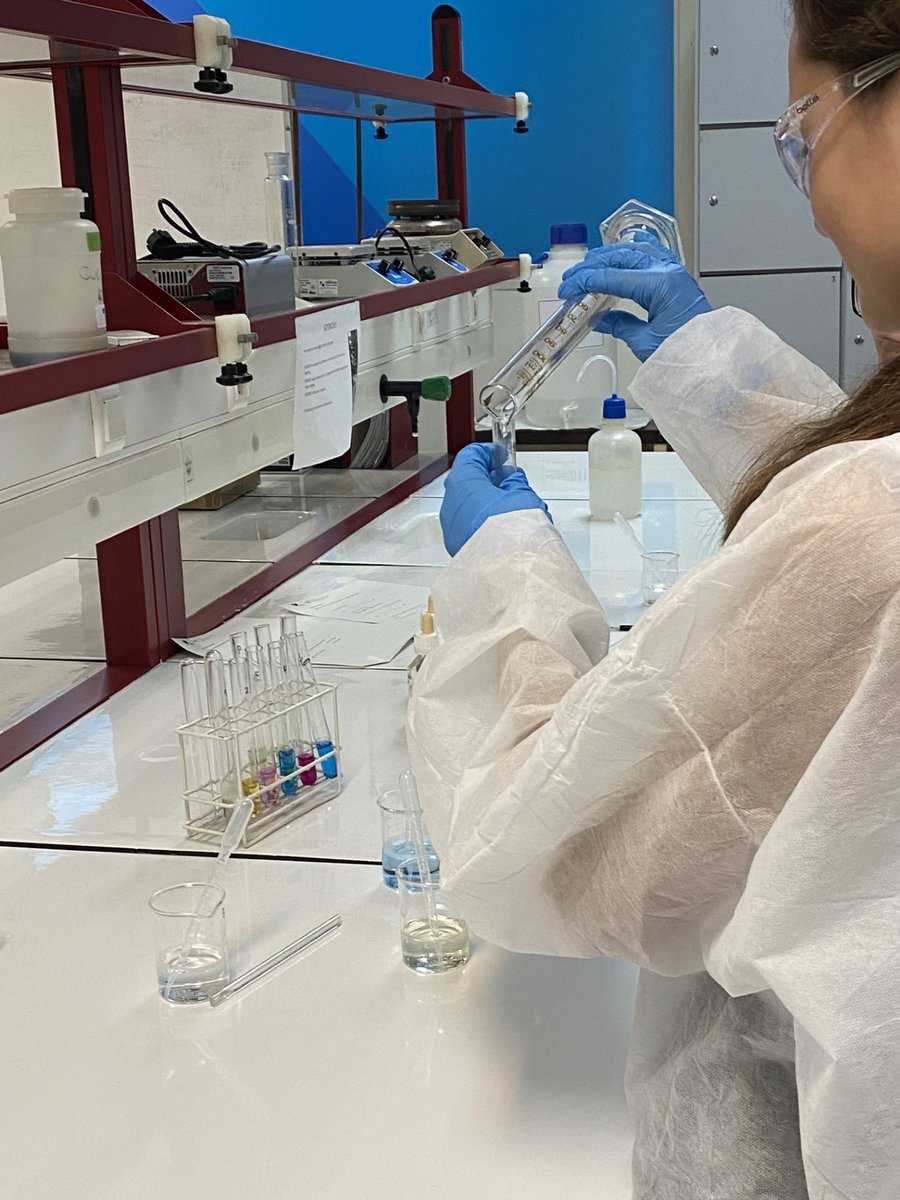 🧪✨ Durant la Setmana de la Ciència, hem impartit tallers a diversos grups d'estudiants de secundària i batxillerat amb un objectiu clar: despertar vocacions científiques i connectar l'alumnat amb el món que els envolta🌍🔬