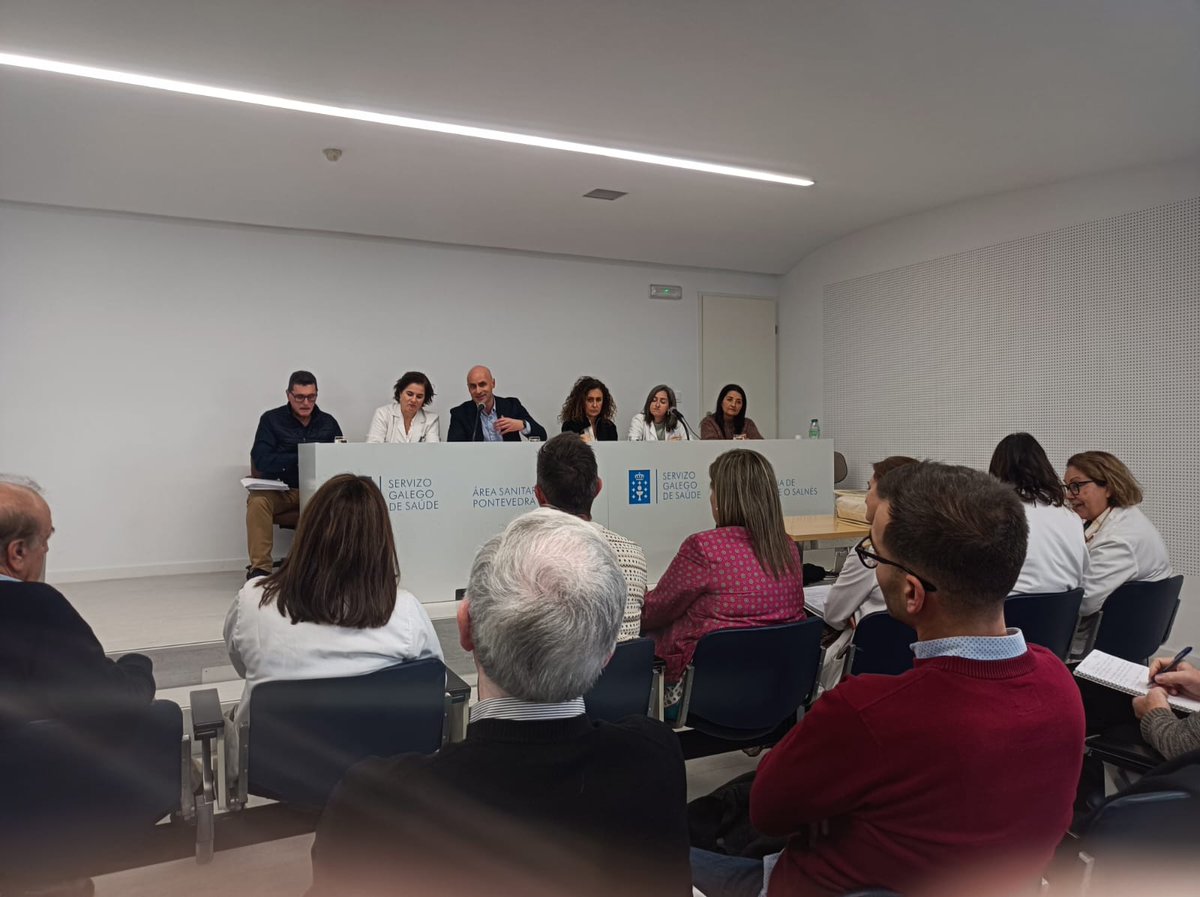 Hoy nos reunimos con el Consello Asesor de Pacientes <a href="/ponsalsergas/">Área Sanitaria de Pontevedra e O Salnés</a> en el que el gerente, José M. Flores, presentó al nuevo equipo directivo, hizo un amplio seguimiento de la situación de A.P. y comentó la evolución del Nuevo H. Montecelo