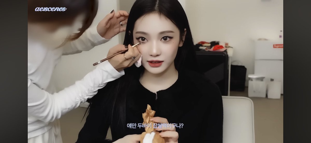 KMakeup_JoyFull's tweet photo. 韓国アイドルメイクさんクマ消しブラシ✍️

メンブラシ22番はaespa担当のkittsのメイクさん愛用ブラシ○

リキッド、パレット問わずどんなコンシーラーも均一に拾えてサイズ感も程よい。
クマ消しに使う先生が多いけど小鼻の赤み消しにも良い大きさ🙆‍♀️ https://t.co/kk6kC15EwQ