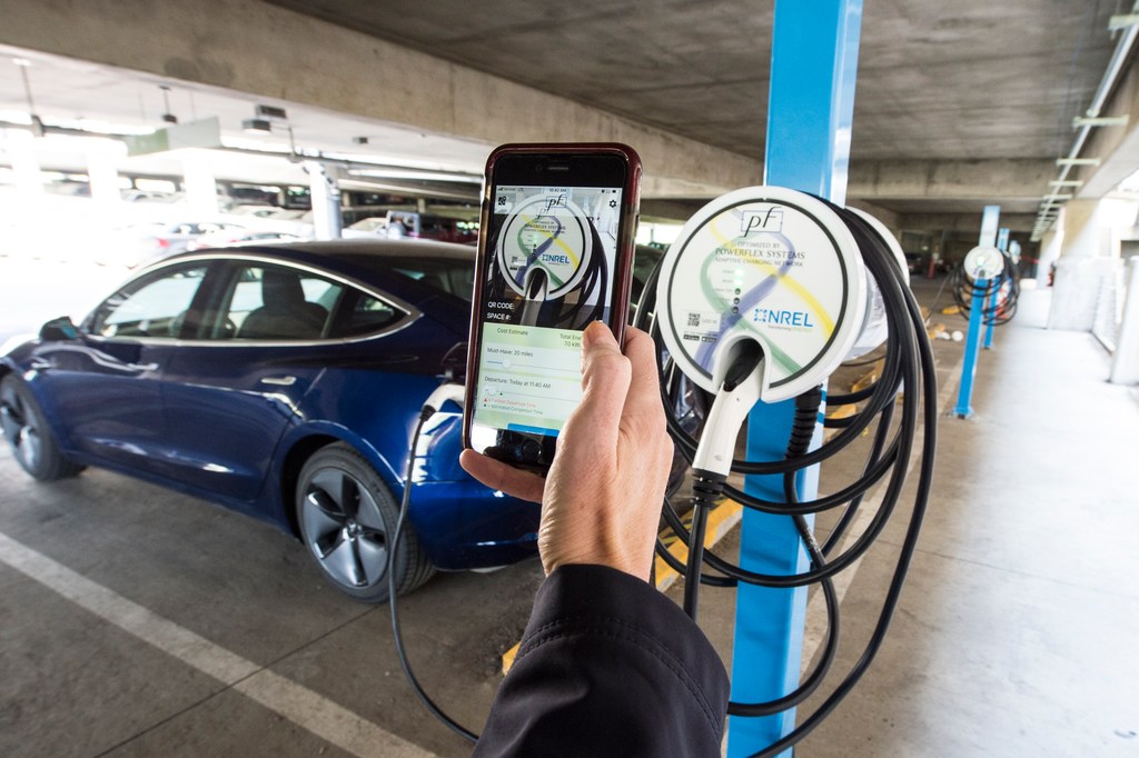 NatLabRockies's tweet photo. Smart charge management can be highly beneficial but isn’t widely deployed. Findings from an NREL and @BerkeleyLab survey highlight solutions.
Get more on this and other #transportation research in the #NRELMobility newsletter ➡️ https://t.co/BlujBxVw4v https://t.co/KP2CYUDTUI