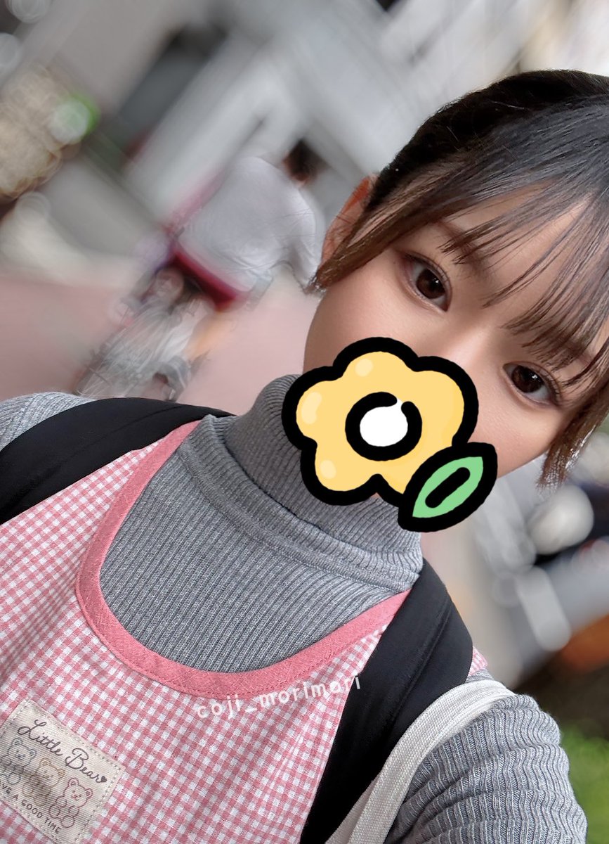 お散歩の時間が寒くなるね〜🐛🐛
同じ角度に首かしげて見てね🦕