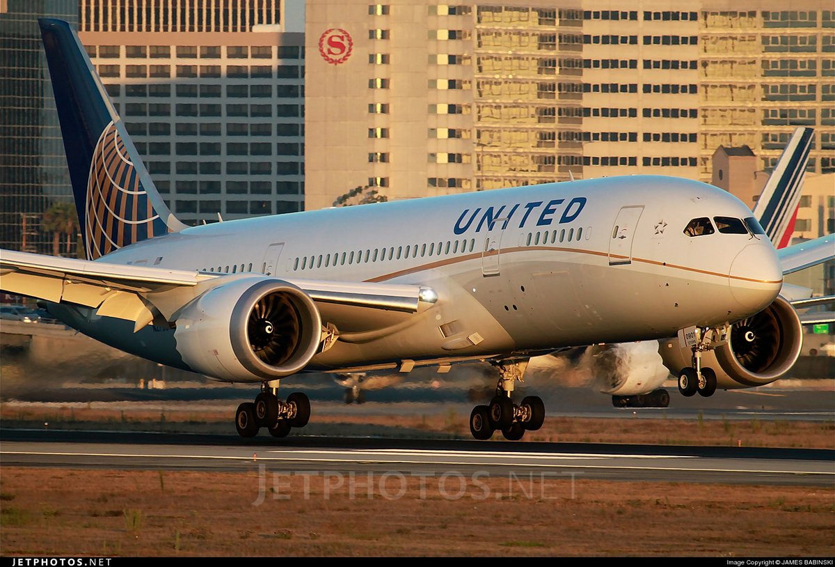 flightradar24's tweet photo. Airbus A350 or Boeing 787 - which do you prefer? https://t.co/bWXJAl4dSg