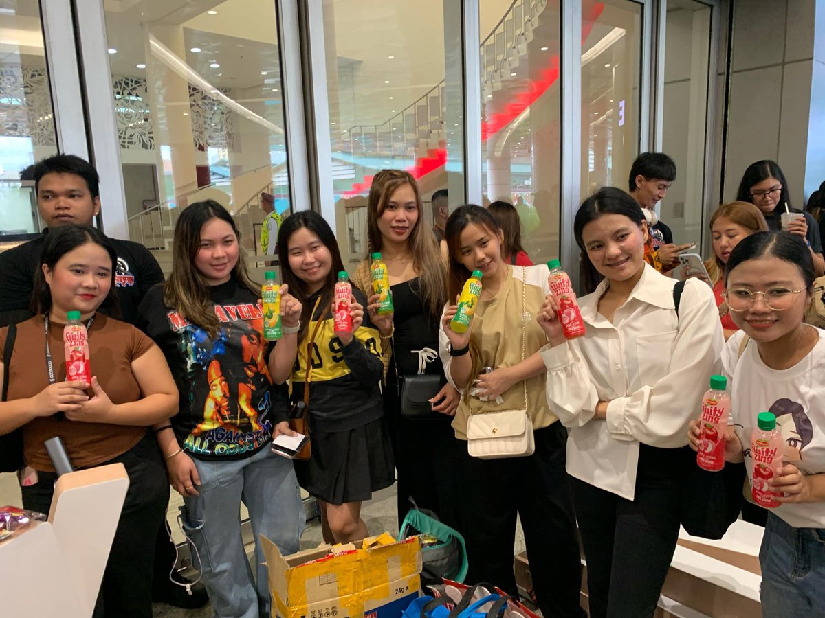 teamfyangglobal's tweet photo. Appreciation Post for Team Fyang

We want to extend a heartfelt thank you to the incredible team members of Team Fyang Ofc, Global, Worldwide, Solids, Sofleys, Angels, Slayers & Shippers both live and online, who worked tirelessly to make today’s Christmas special a resounding success!

To our live team: Your dedication knows no bounds! You braved the distance and sacrificed precious time to be there, and your presence made all the difference.

To our online team: Your tireless work on the Twitter party was instrumental in creating the buzz and excitement around the event.

To our dearest shippers : Your efforts in spreading love and supporting fyang have been heartwarming. You've added a special touch to this event.

Thank you all for your hard work, creativity, and unwavering support. Your efforts have truly made this Christmas special unforgettable!

Let’s give a round of applause to the entire team for a job well done! 👏🎉