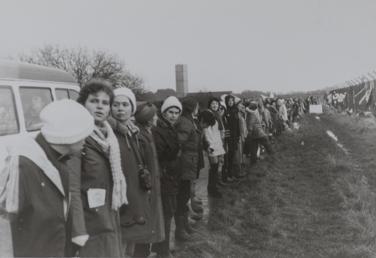 Do you have memories of the #EmbraceTheBase action in 1982? 💭

#GreenhamCommonWomensPeaceCamp #Activism #Peace #Protest #Feminism #AntiWar #AntiNuclear