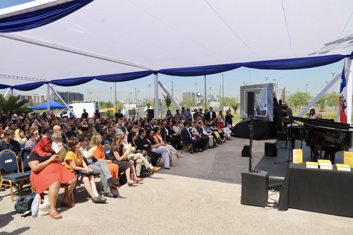 colmedchile's tweet image. Nuestra Pdta. Dra. Anamaría Arriagada (@titiarriagada)  junto al Dr. Pablo Jiménez (@PJimenezQ), Pdte.  Depto. DD.HH. del #COLMED participan de la entrega del Informe Anual de Derechos Humanos 2024 del @inddhh, el cual analiza su situación en el país durante el presente año y…