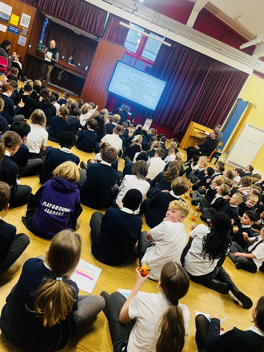 An amazing Christingle service this afternoon 💛