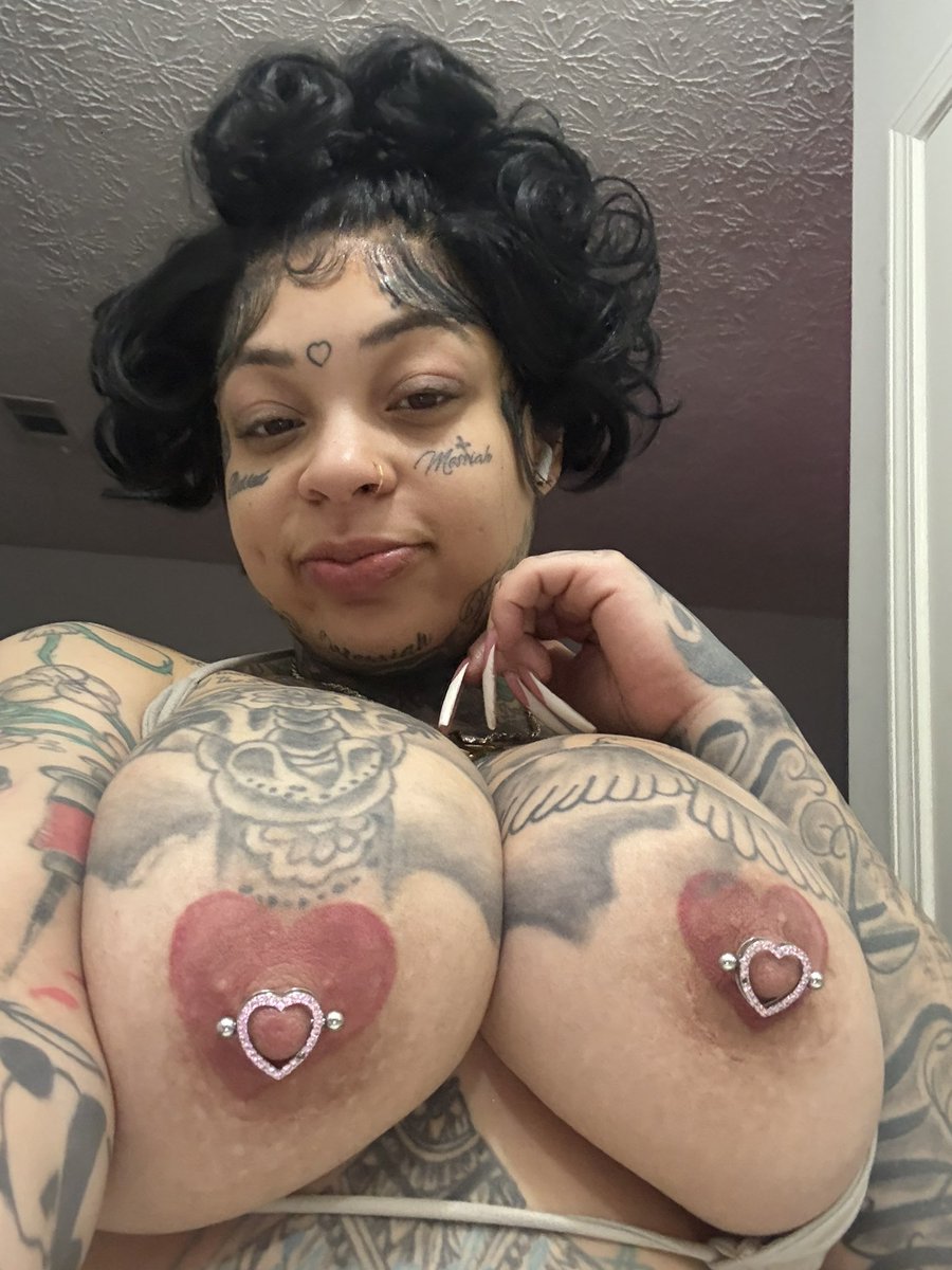 _kaaybrazy's tweet photo. No makeup would you still fuk me ? https://t.co/LBsISR7H7s