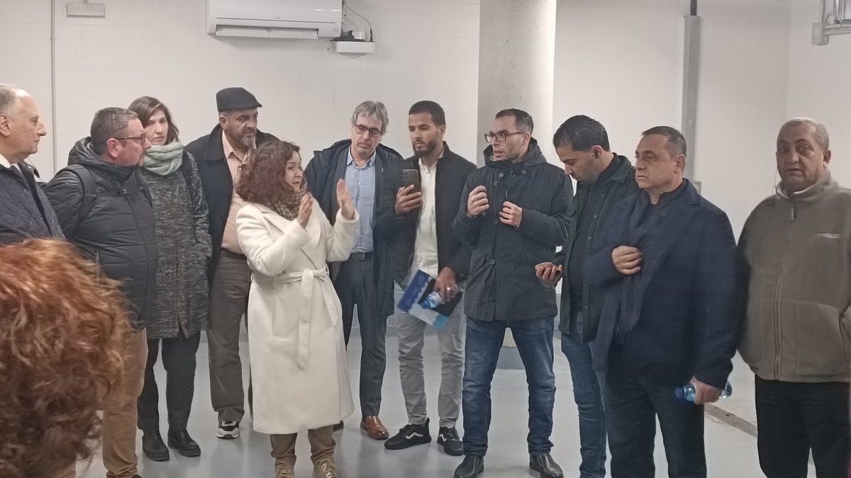 MedCities's tweet photo. ♻️ They discovered what are and how the fix and mobile #greenpoints in the neighbourhoods work and how the @bcn_ajuntament does the "door to door" collection and and waste separation, including the one done inside the municipal markets. #wastemanagement #medcitiesworkinggroups https://t.co/l3oEXPwDDA