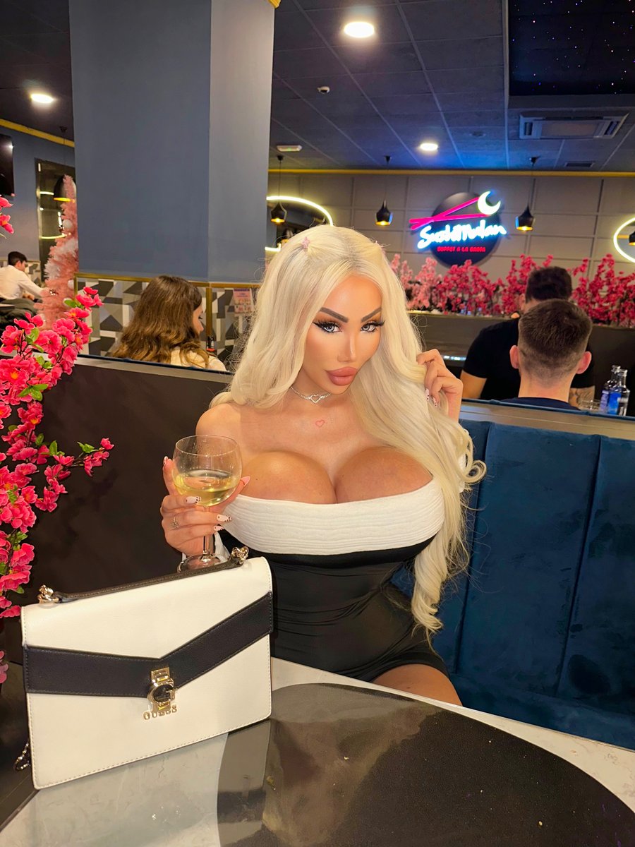 iamluxurydoll's tweet photo. Plastic boobs and ass are like standard now. For me I always loved my tiny nose, 3d printed custom cheekbones and big bimbo lips. It makes me feel like a real life doll https://t.co/14N2EuXrWo