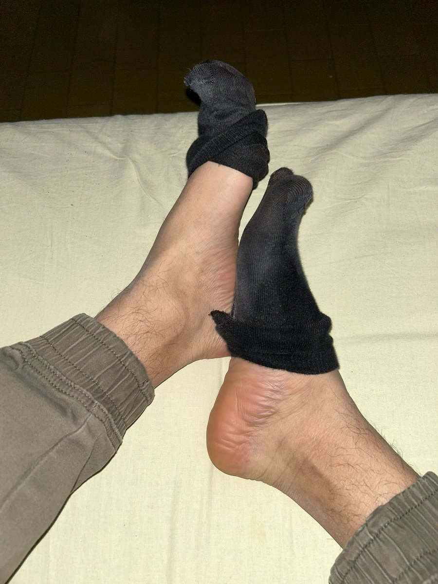 DF__ND's tweet photo. Chi mi fa un bel regalino di Natale glielo esco gratuitamente 🤗🍆

https://t.co/0pig85tJFk

@rt4malefeet @malefeetretweet @slave_here @master_italiani  #piedi #feet #padrone #master #cashmaster #findom #moneyslave #slave https://t.co/SFvLC1D5zD