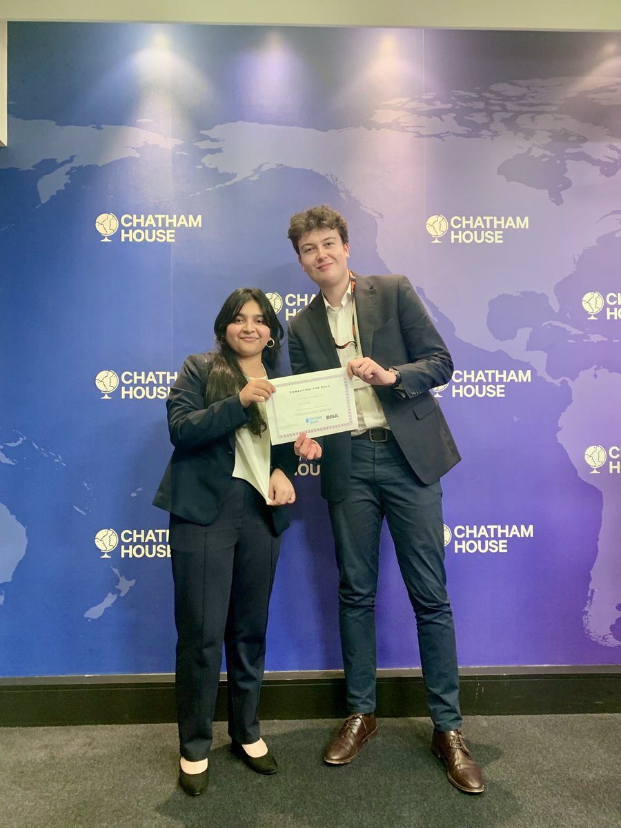 DrThomasEason's tweet photo. Had a great time yesterday taking two of our excellent @Aston_PIR students to Chatham House for the BISA Climate Change Negotiation Simulation.
Very proud of Leo and Feni for getting an award for being the most authentic delegation!
Thanks @MYBISA @ChathamHouse
#climatesim https://t.co/xt8wvFVR2K
