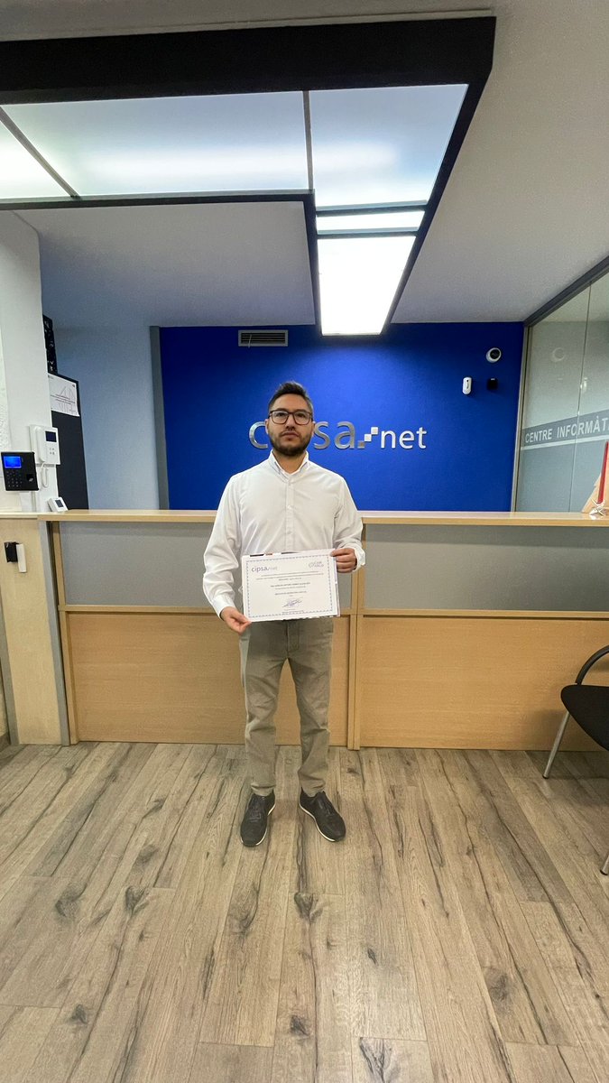 cipsa's tweet photo. 💙 Muchas felicidades Carlos por tu Master de Marketing Digital en #CIPSA #Barcelona con profesora Judith Díaz Garcés @lutxana 

#master #marketing #certificaciones #título #marketingtips #barcelona #cursosonline #cursostécnicos https://t.co/OjAq1jW1BZ