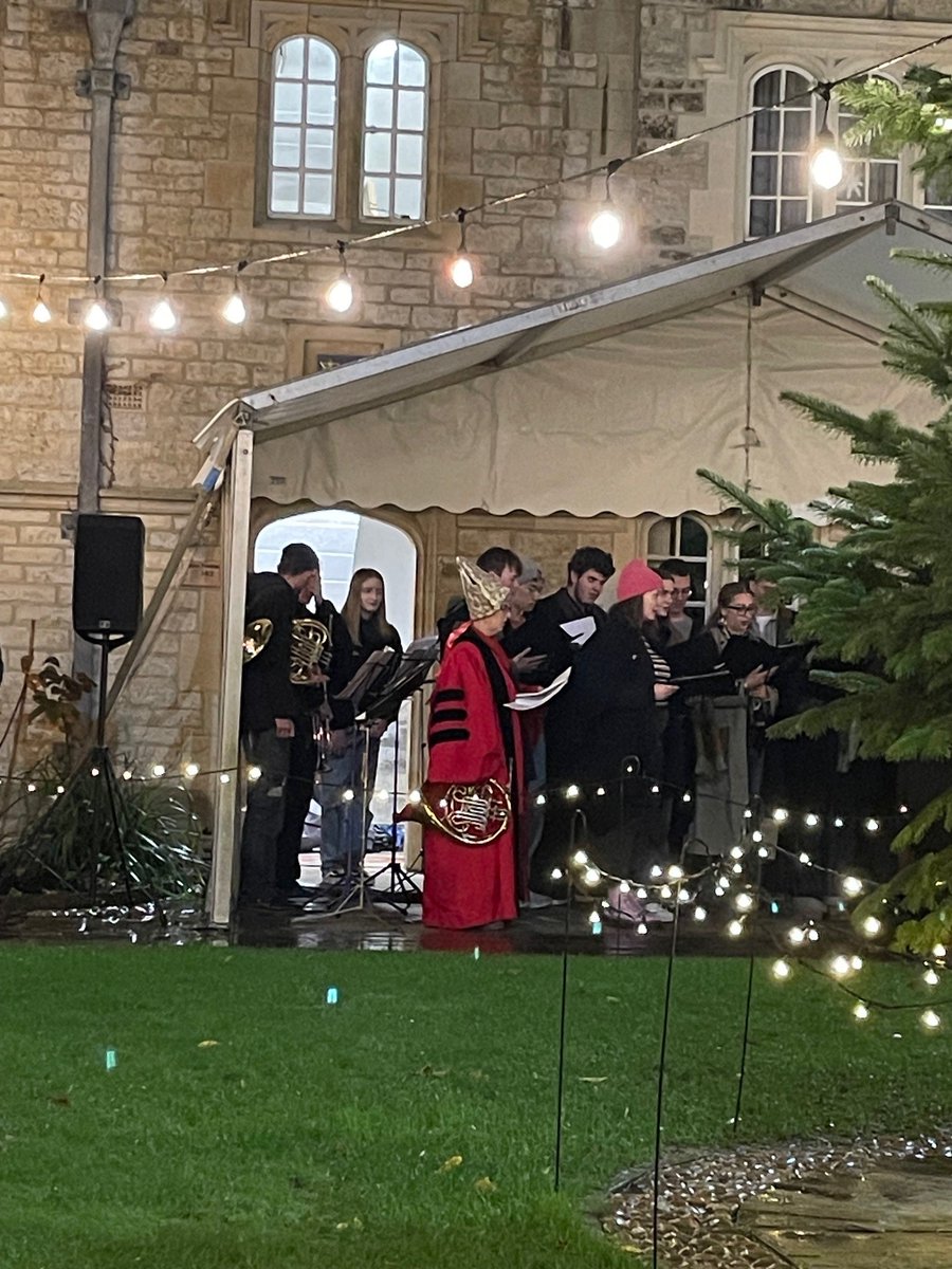 Thank you to everyone who braved the weather &amp; joined us for #TeddyHall's Carols in the Quad last week. And extra special thanks to those who brought the festivities to life 🌟