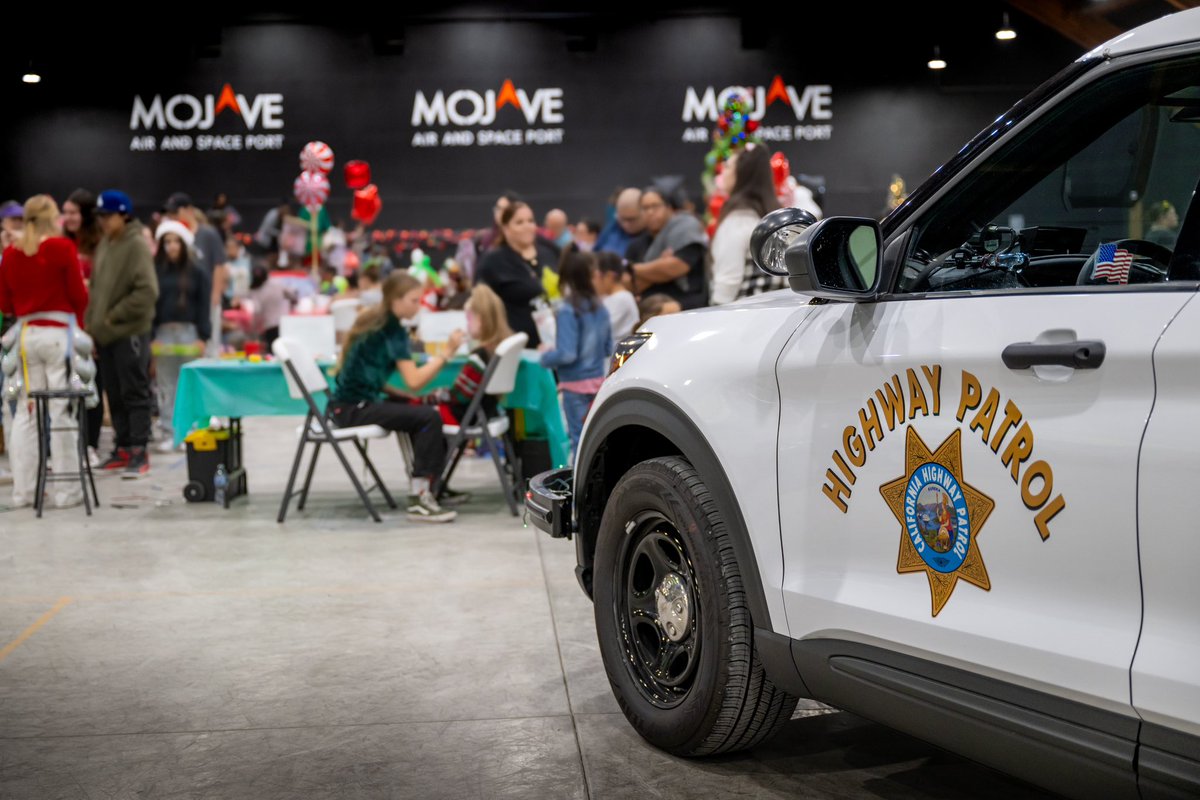 chpmojave's tweet photo. 🎁 An immense thank you goes to the Mojave Air &amp; Space Port!  Your incredible support of the CHiPs for Kids Toy Drive &amp; Giveaway brings joy to children in our community and we couldn’t do it without you!  🙌❤️🎄🎄🎄
#chpmojave #mojaveairandspaceport #CHiPsForKids https://t.co/UGJHlTY7bZ