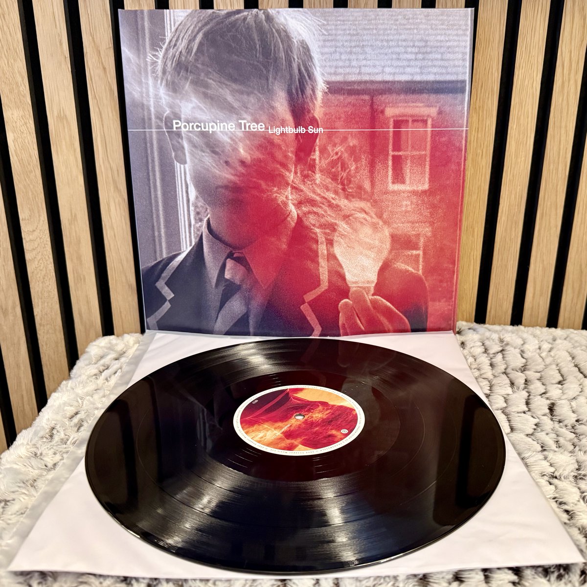 RiffologyPod's tweet photo. This is one of my all time favourites - Porcupine Tree, Lightbulb Sun, released May 22, 2000. It's a masterclass in emotion and soundscapes. Steven Wilson is an absolute genius.
Any Porcupine Tree fans? #PorcupineTree #LightbulbSun #ProgRock #stevenwilson https://t.co/y1GnRO8iId