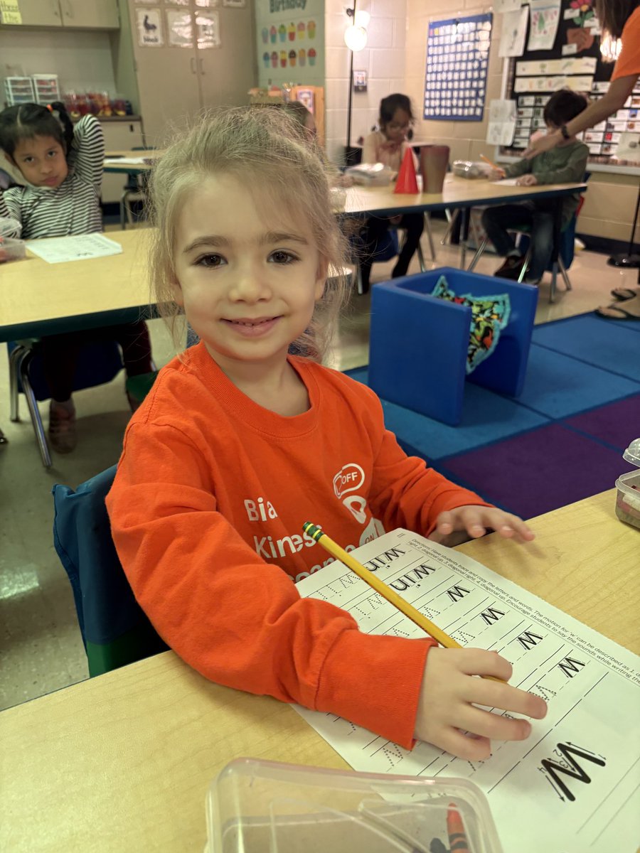 SolleyAACPS's tweet image. Let’s wiggle and wave with the letter W! From whales 🐳 to waffles 🧇 , what wonderful things can you write that start with W? ✏️ #writingfun #belonggrowsucceed @AacpSeril @MrsWebbsKinders